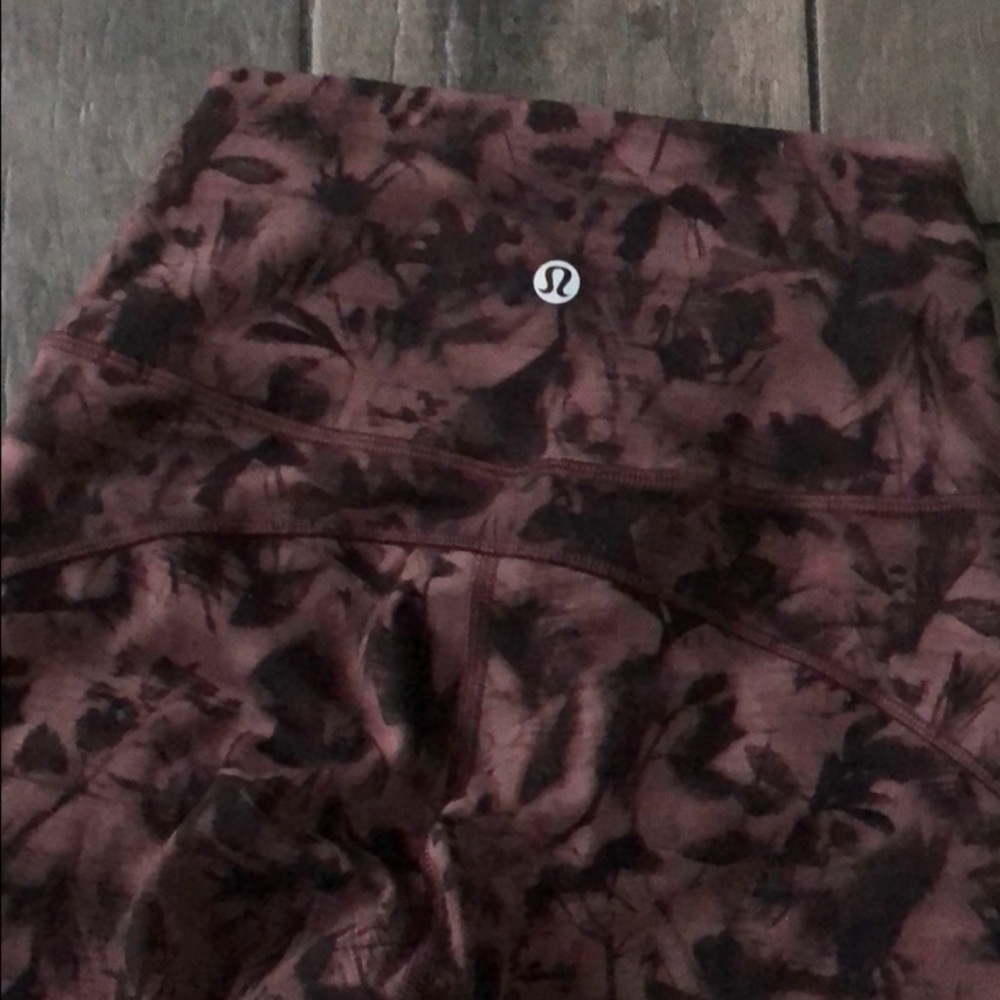Lululemon 25” In Movement Floral Pattern Leggings Size 2